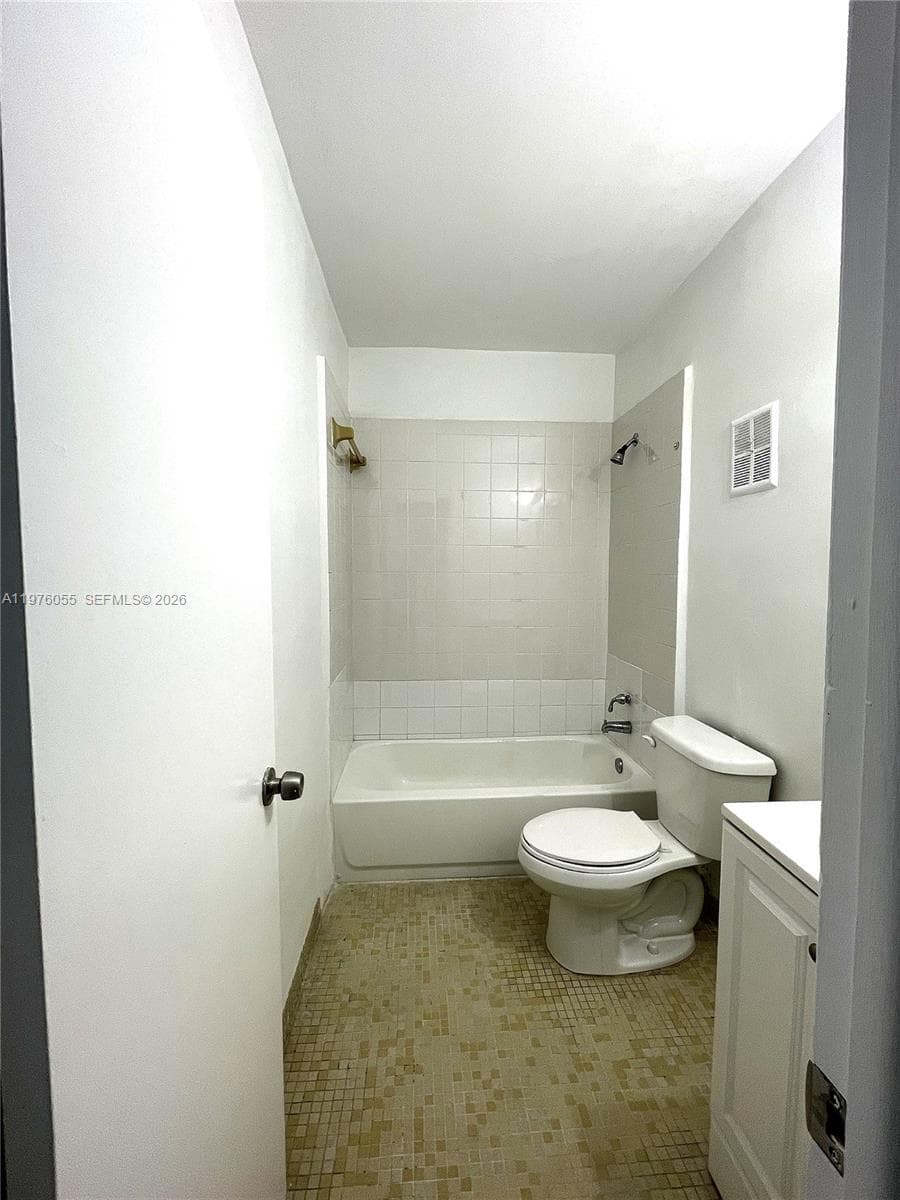 19255 NE 2nd Ave # 2224, Miami FL 33179 — 12