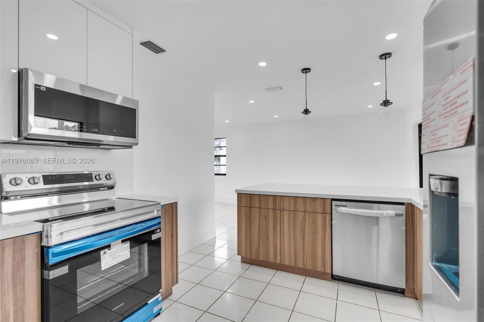 1005 W 36th Pl, Hialeah FL 33012 — 13