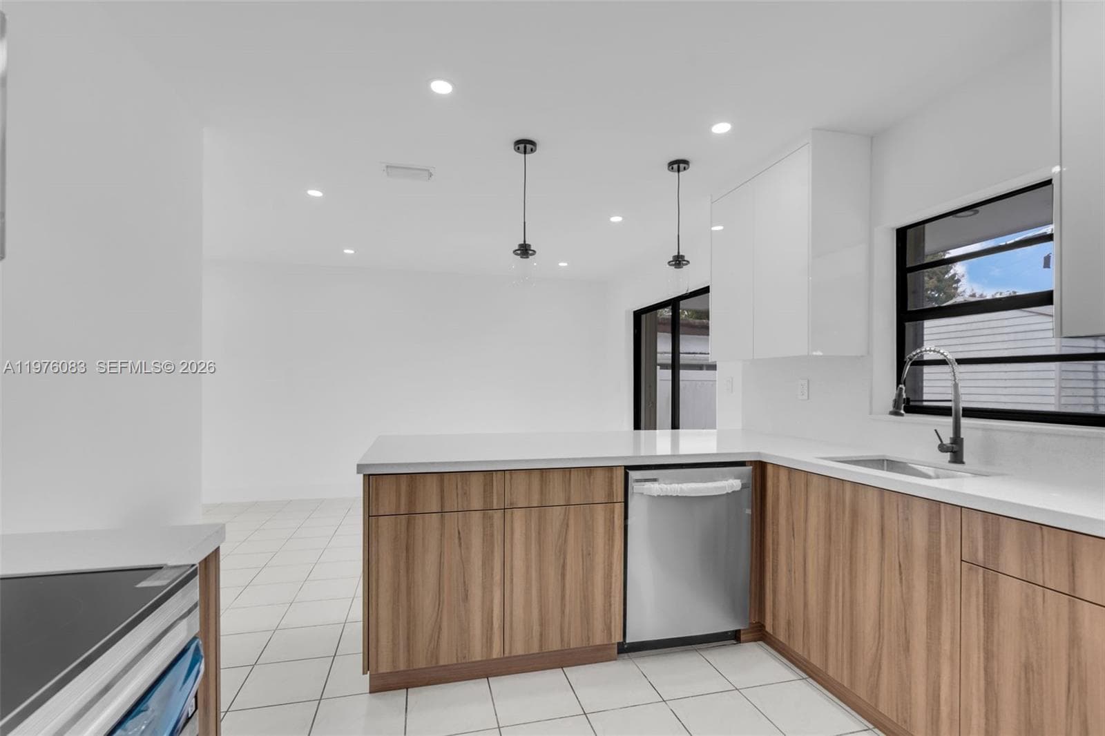 1005 W 36th Pl, Hialeah FL 33012 — 12