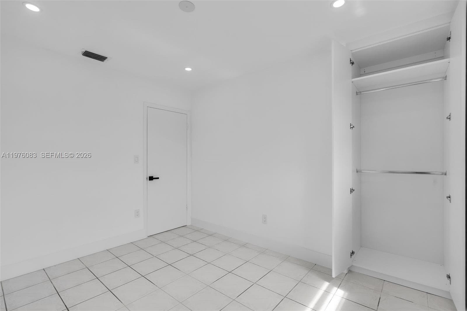 1005 W 36th Pl, Hialeah FL 33012 — 18