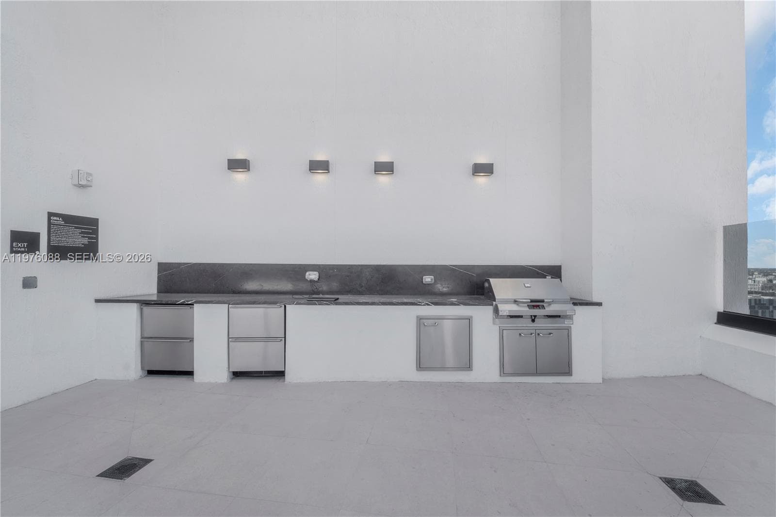 225 N Miami # 3009, Miami FL 33128 — 63