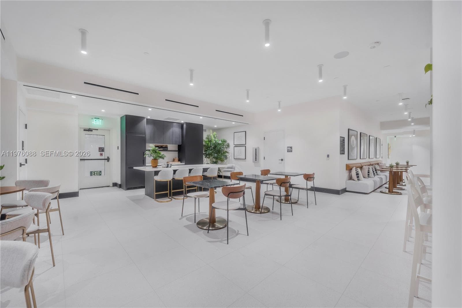 225 N Miami # 3009, Miami FL 33128 — 35