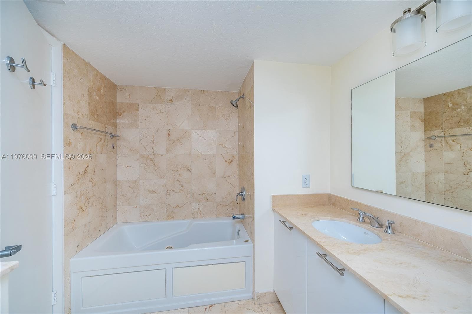 1800 N Bayshore Dr # 2503, Miami FL 33132 — 17