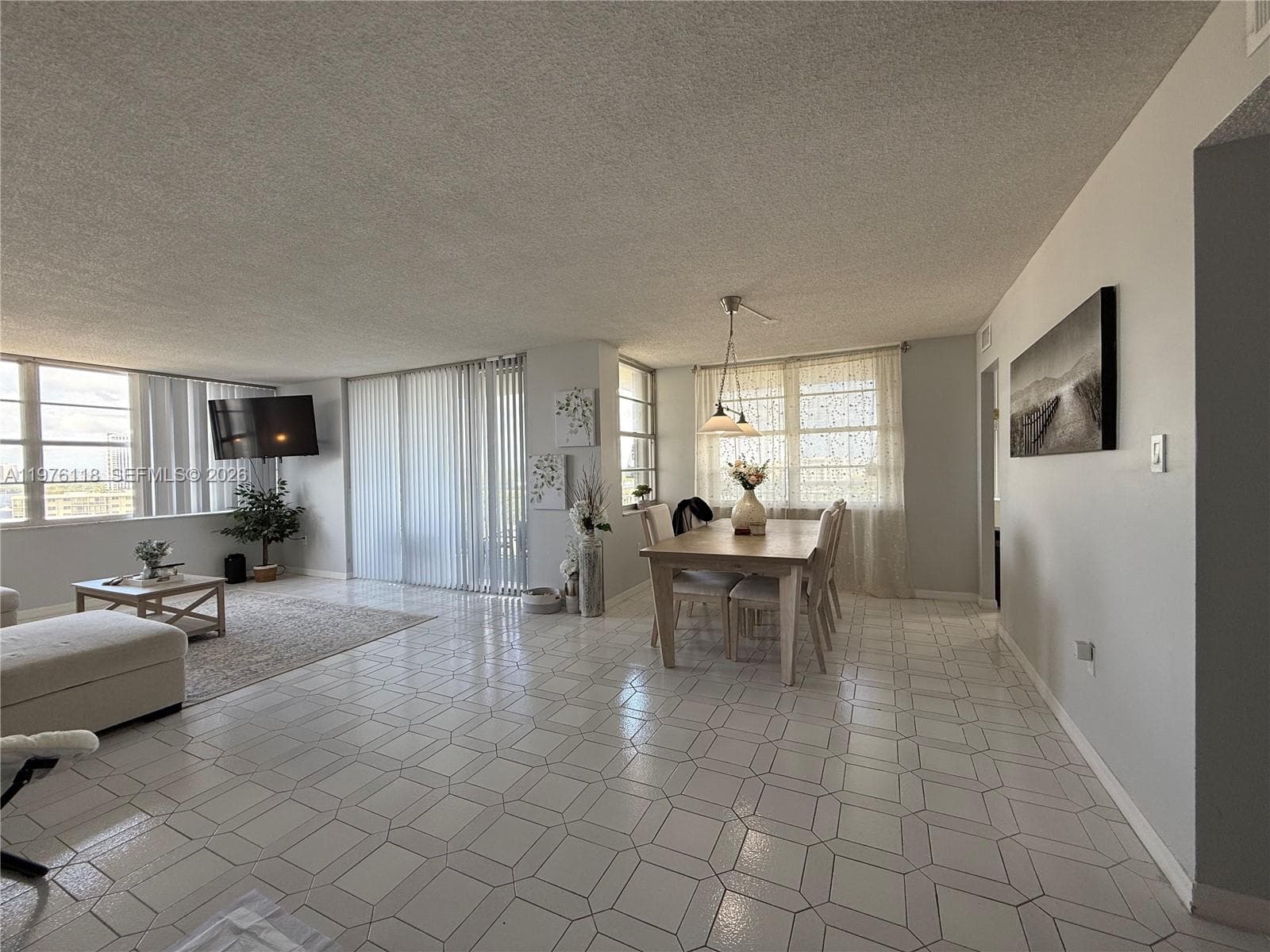 18011 Biscayne Blvd # 805, Aventura FL 33160 — 2