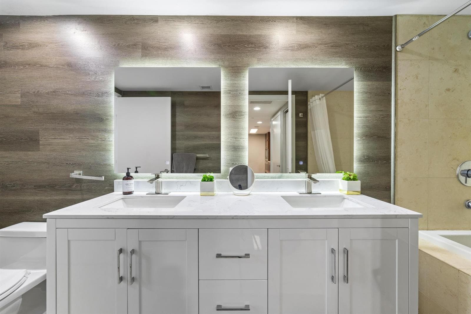 485 Brickell Avenue # 2506, Miami FL 33131 — 17