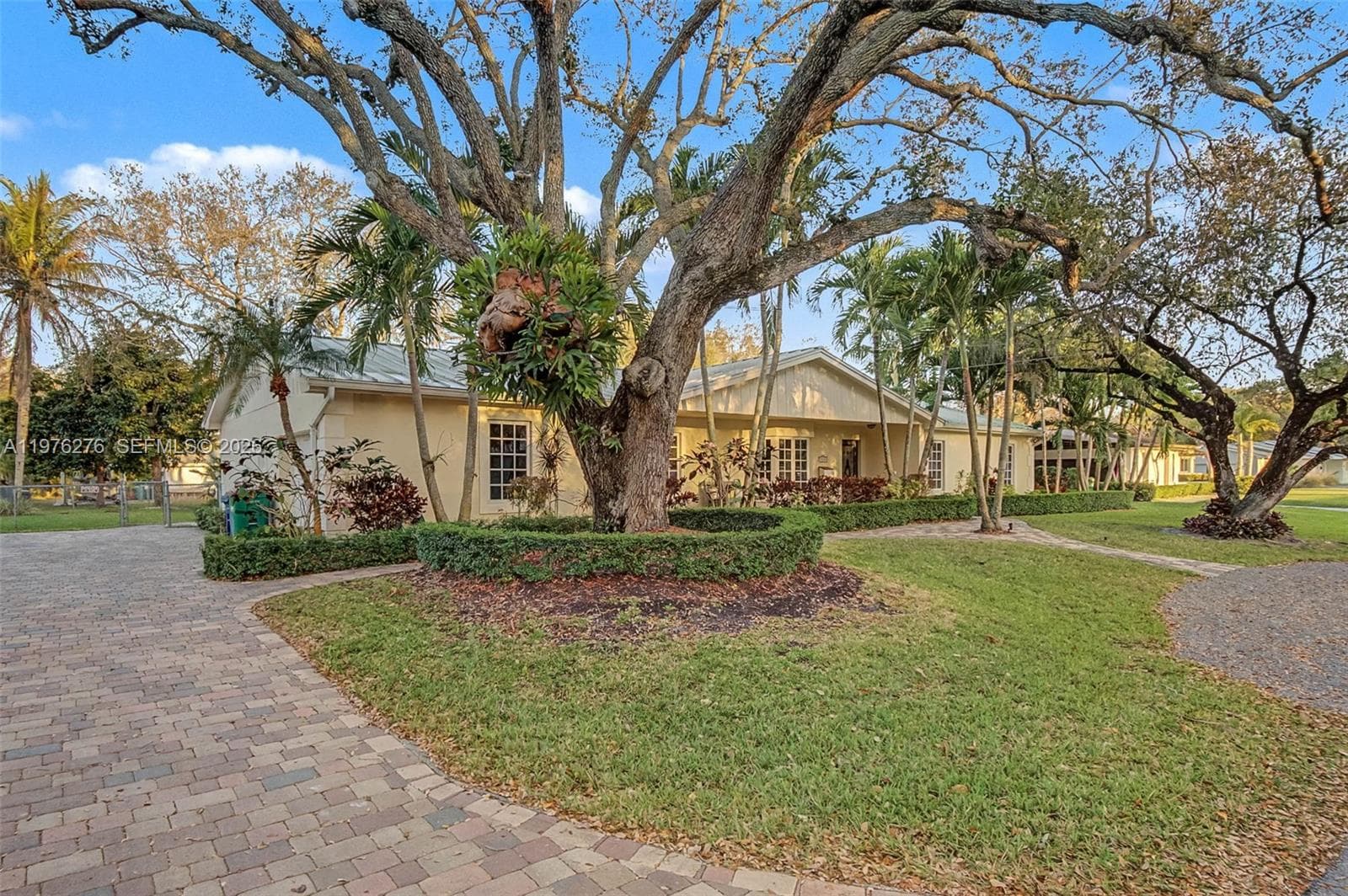 15401 SW 81 Av, Palmetto Bay FL 33157 — 2