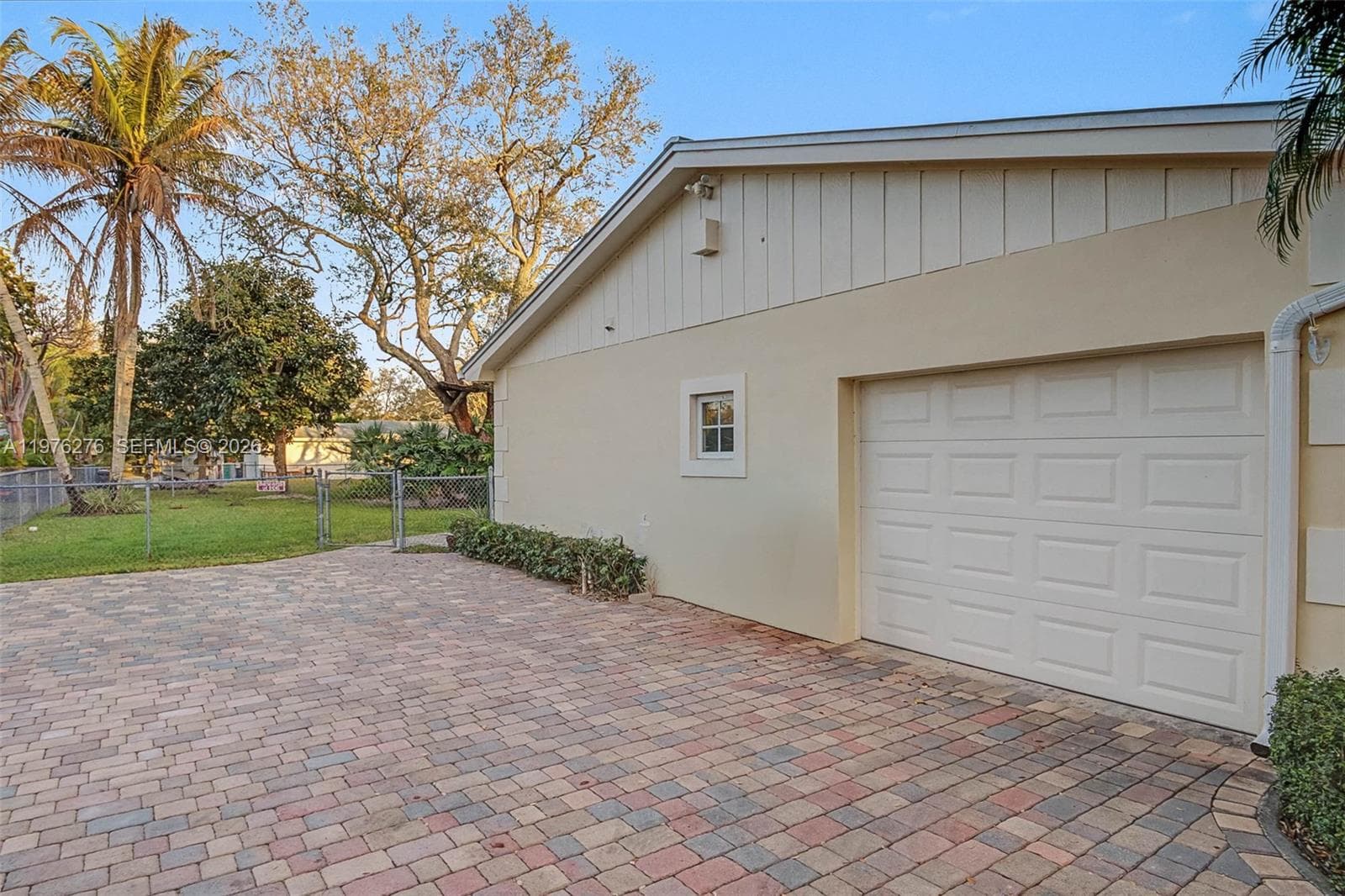 15401 SW 81 Av, Palmetto Bay FL 33157 — 32