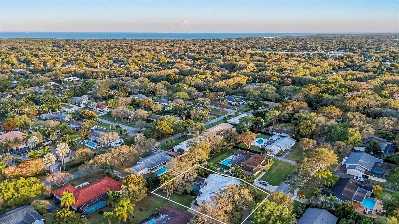 15401 SW 81 Av, Palmetto Bay FL 33157 — 35