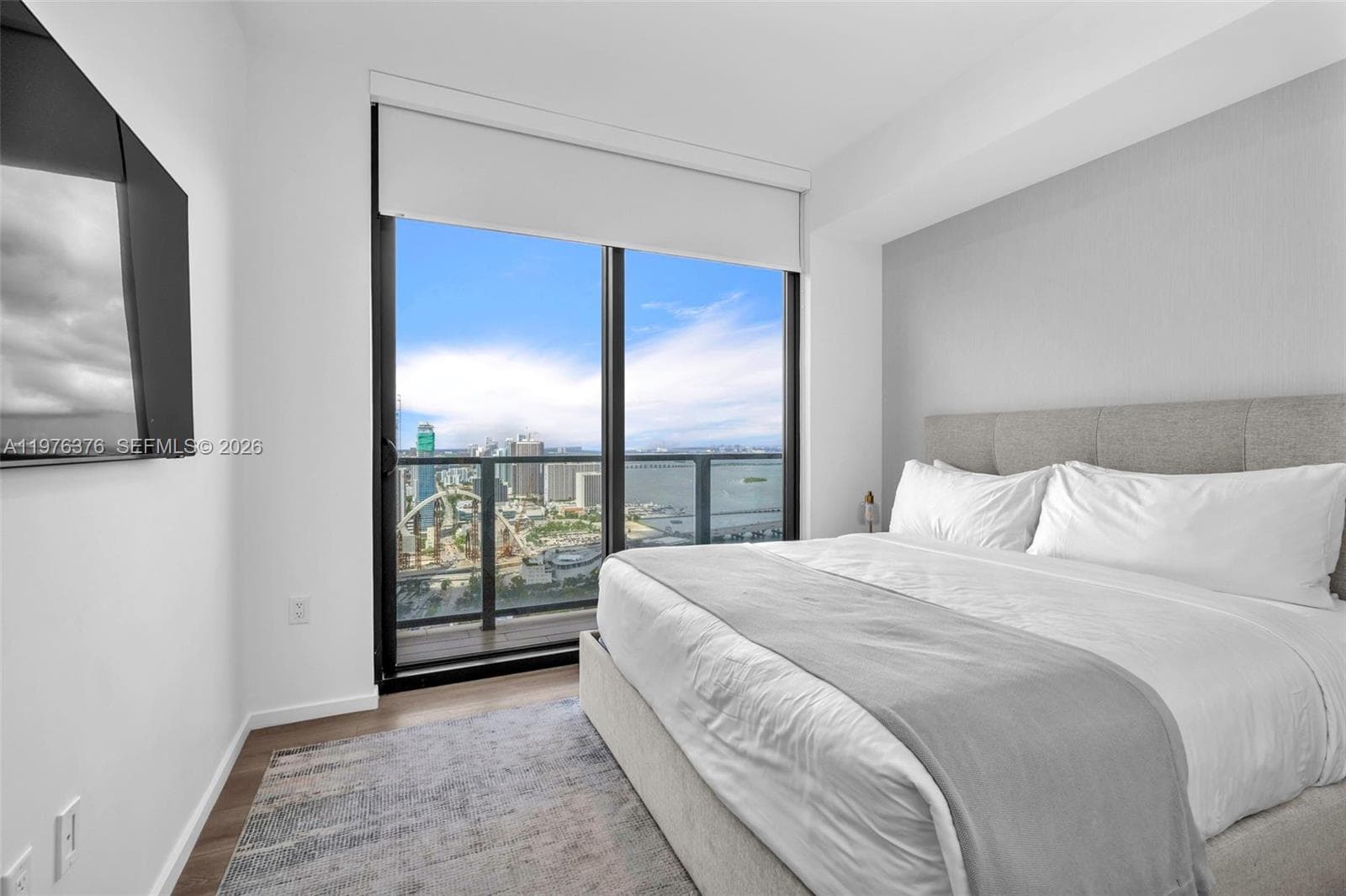 398 NE 5th St # 4701, Miami FL 33132 — 25