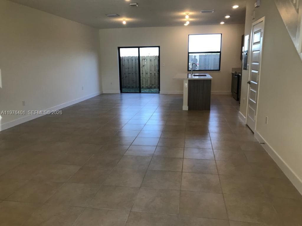 10431 NW 82nd St # 5, Doral FL 33178 — 3