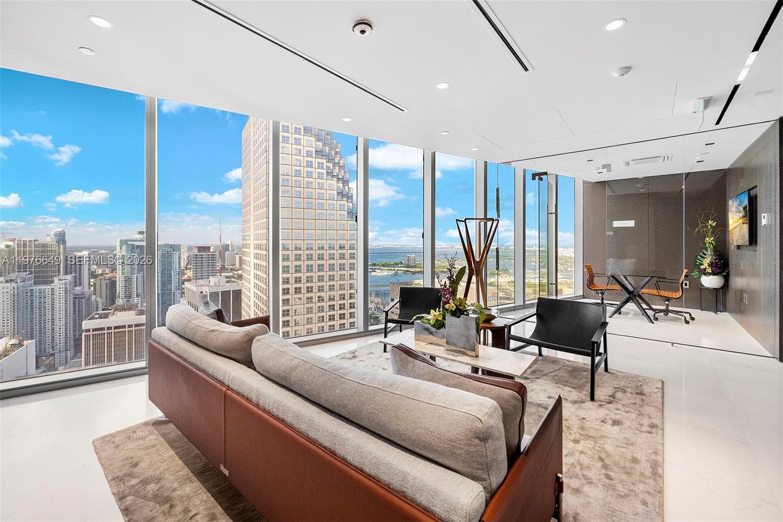 300 Biscayne Blvd Way # 1605, Miami FL 33131 — 32