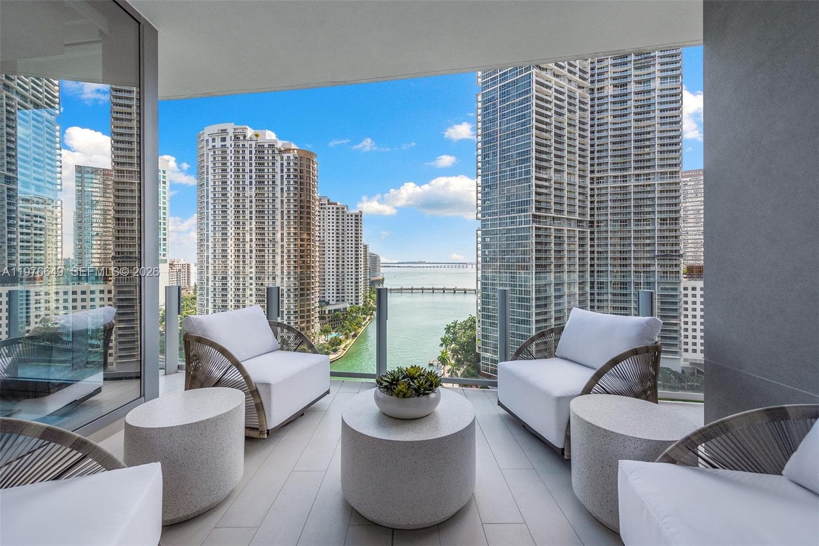 300 Biscayne Blvd Way # 1605, Miami FL 33131 — 1