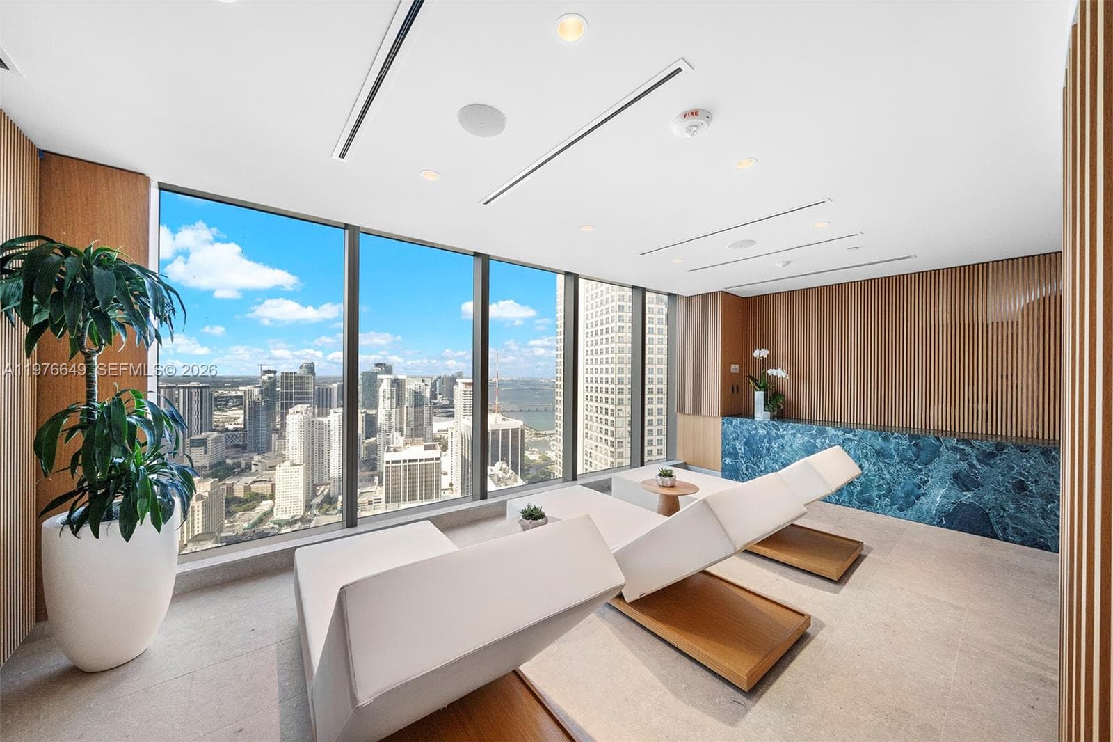 300 Biscayne Blvd Way # 1605, Miami FL 33131 — 33