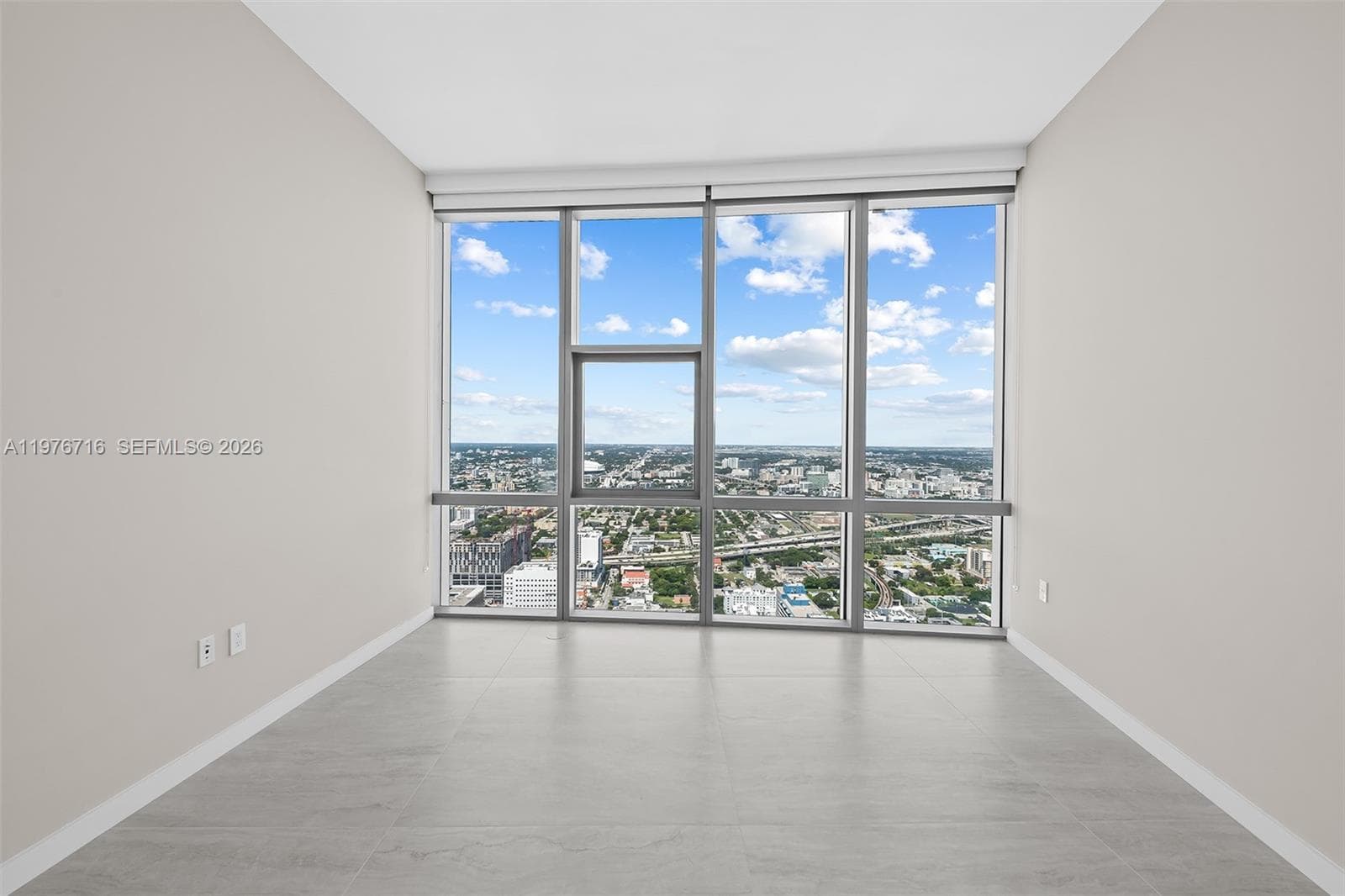 851 NE 1st Ave # 5402, Miami FL 33132 — 27