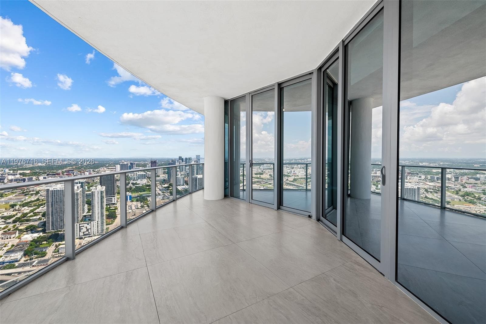 851 NE 1st Ave # 5402, Miami FL 33132 — 2