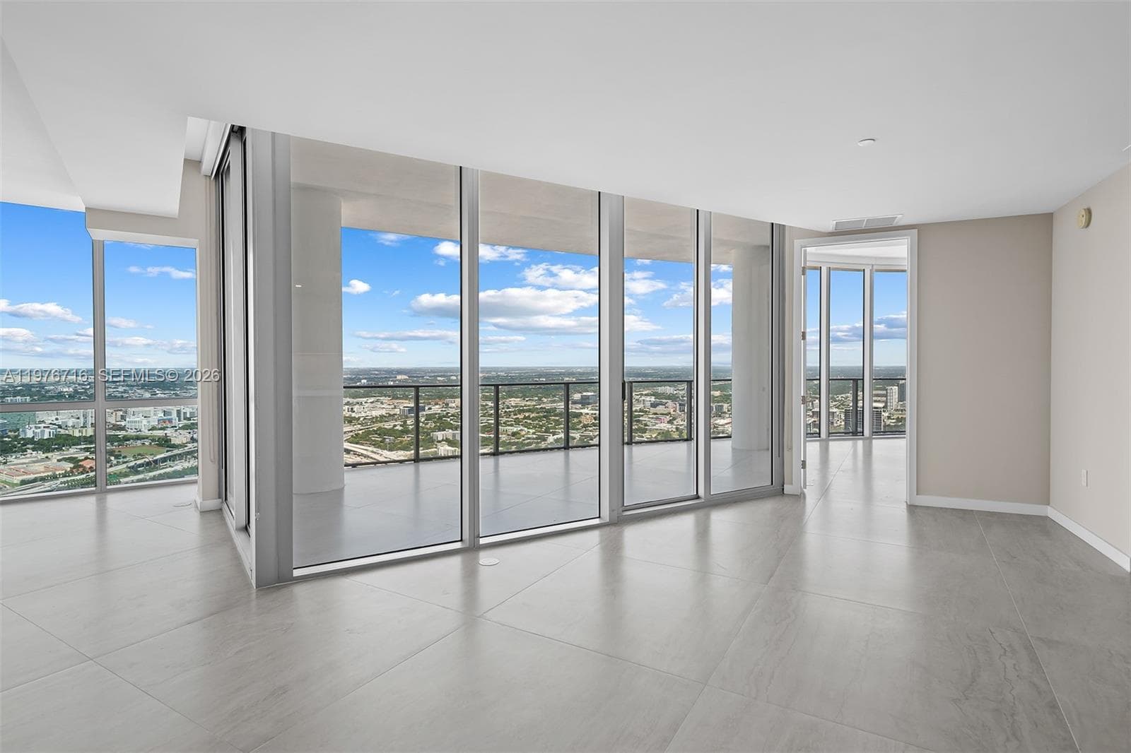 851 NE 1st Ave # 5402, Miami FL 33132 — 13