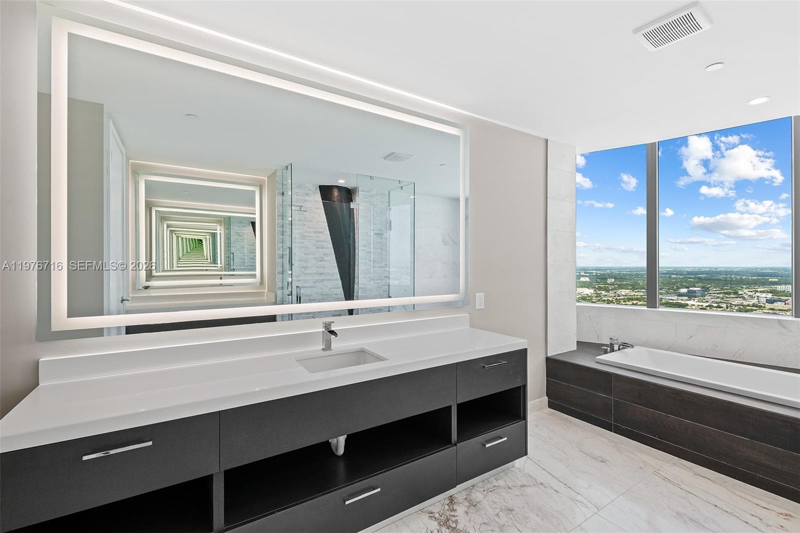 851 NE 1st Ave # 5402, Miami FL 33132 — 17