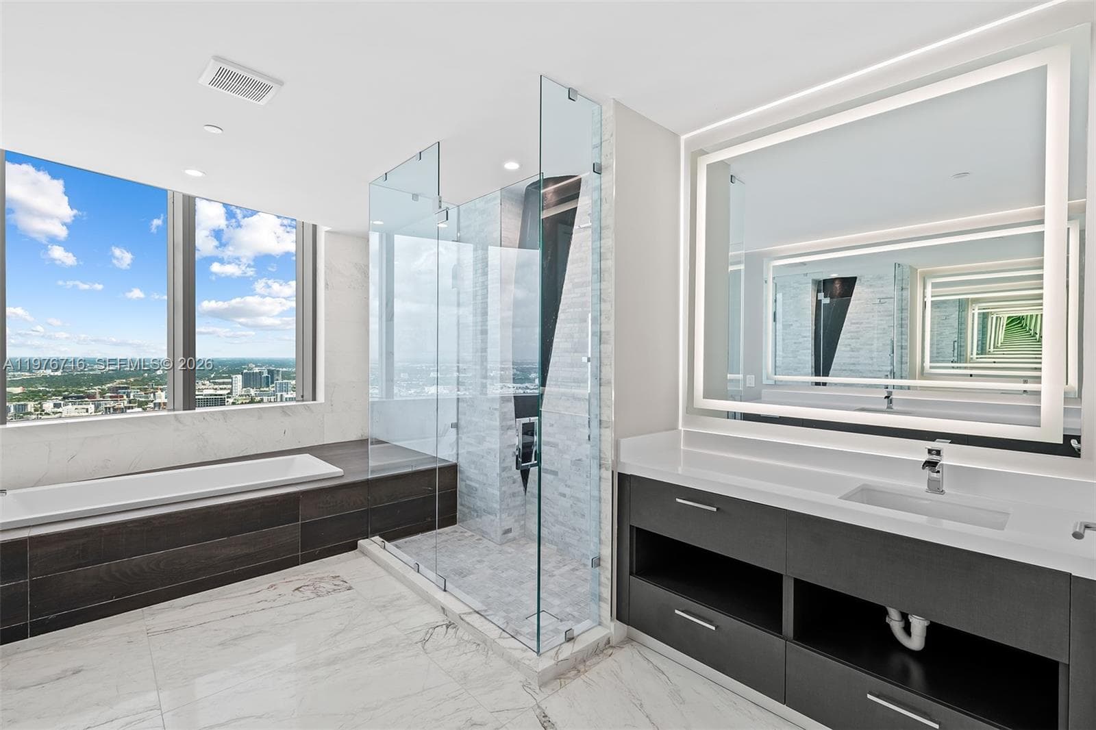851 NE 1st Ave # 5402, Miami FL 33132 — 16