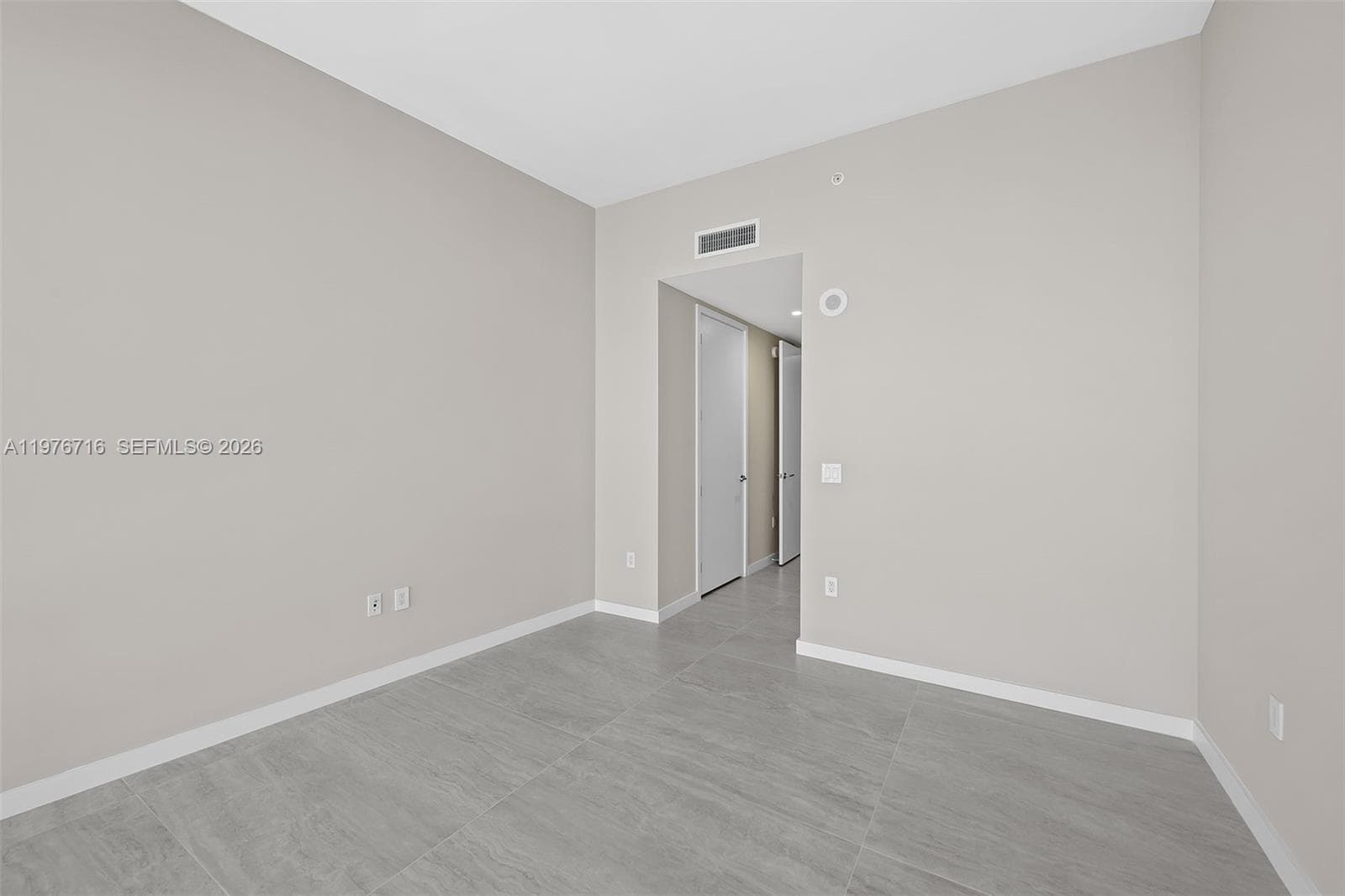 851 NE 1st Ave # 5402, Miami FL 33132 — 26