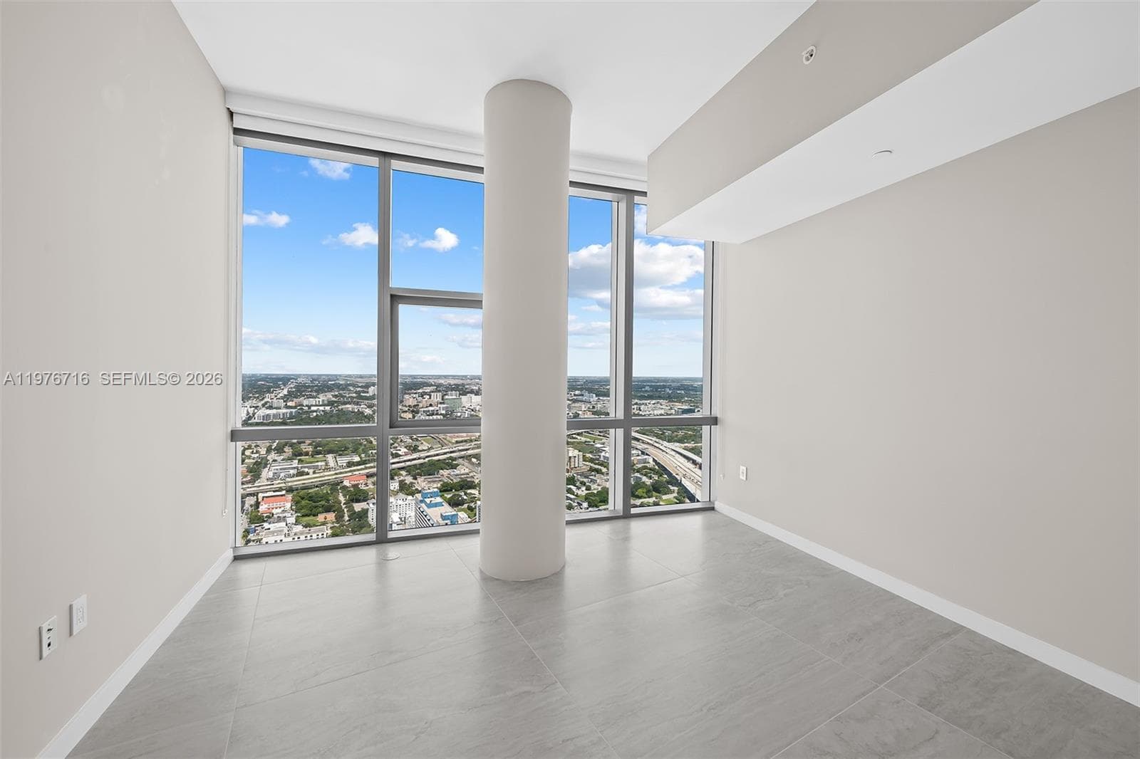 851 NE 1st Ave # 5402, Miami FL 33132 — 28