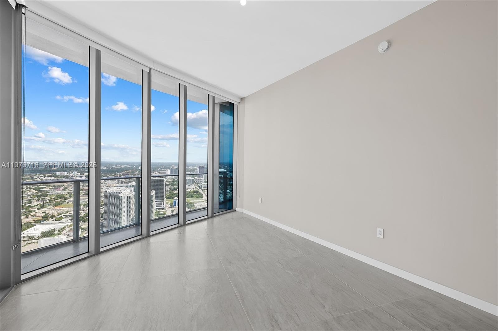 851 NE 1st Ave # 5402, Miami FL 33132 — 24