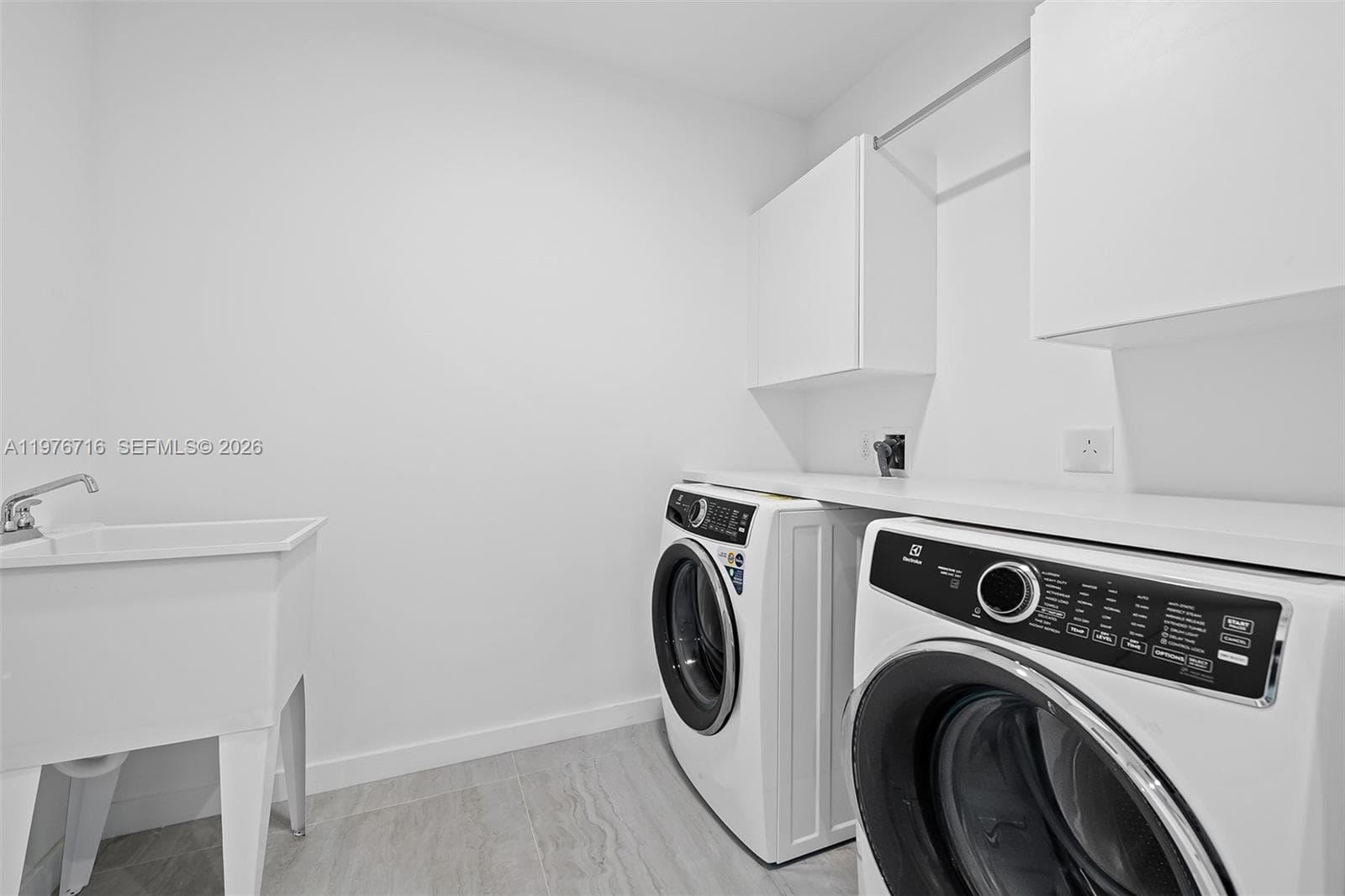 851 NE 1st Ave # 5402, Miami FL 33132 — 30