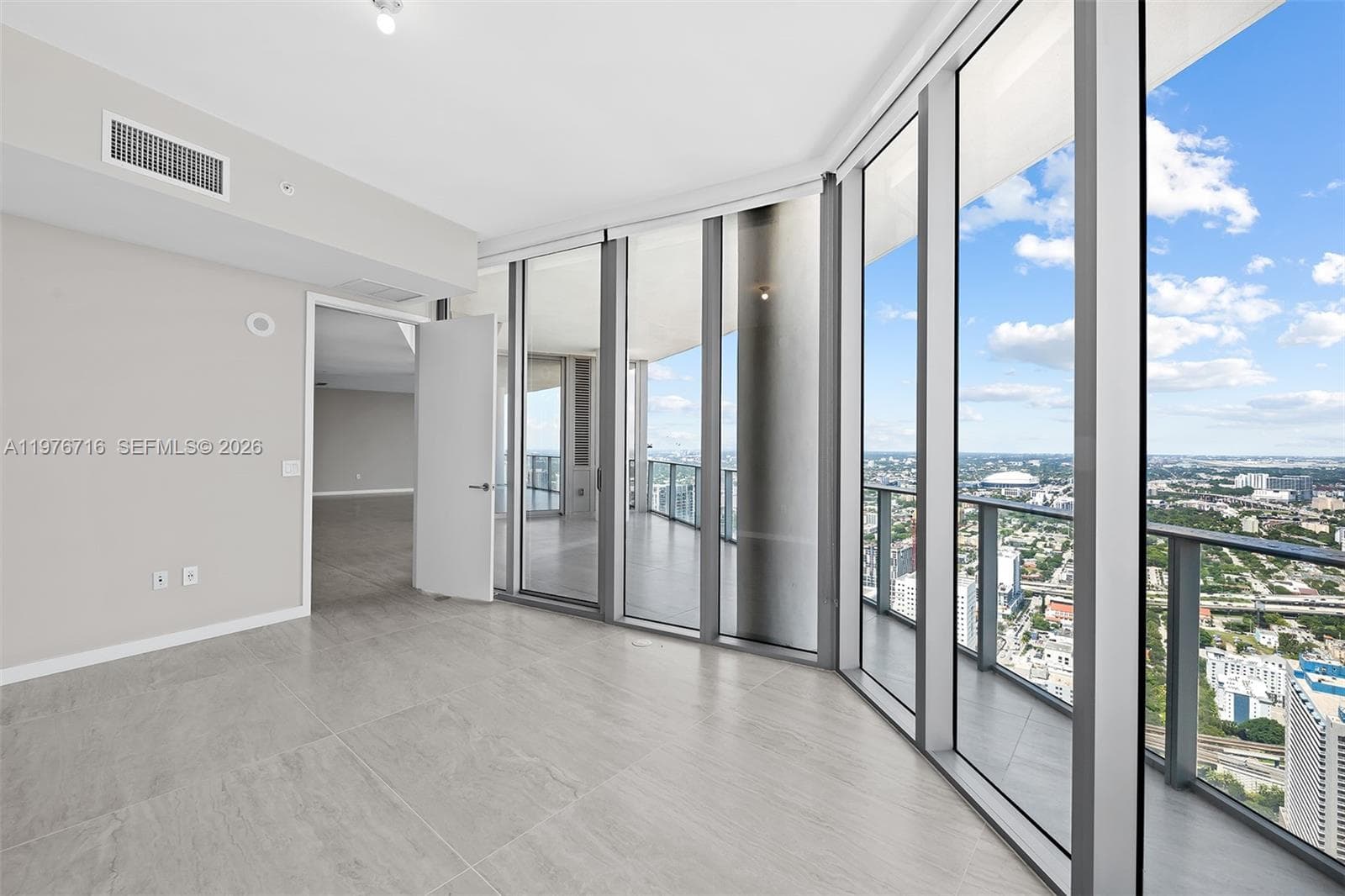 851 NE 1st Ave # 5402, Miami FL 33132 — 19