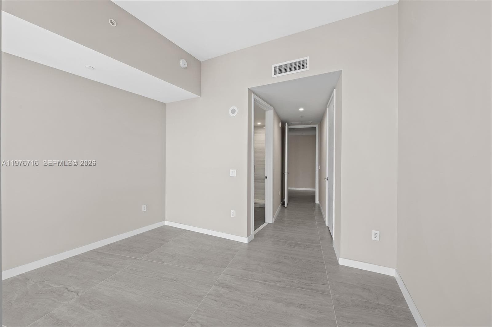 851 NE 1st Ave # 5402, Miami FL 33132 — 29