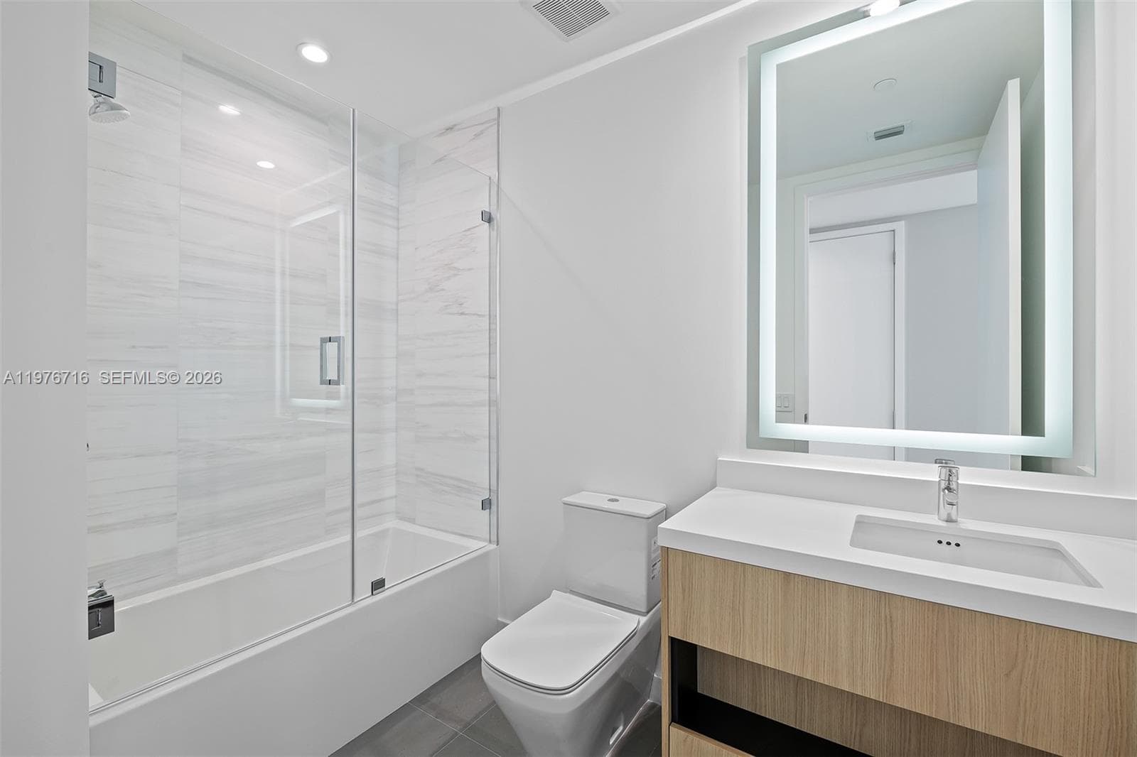 851 NE 1st Ave # 5402, Miami FL 33132 — 21