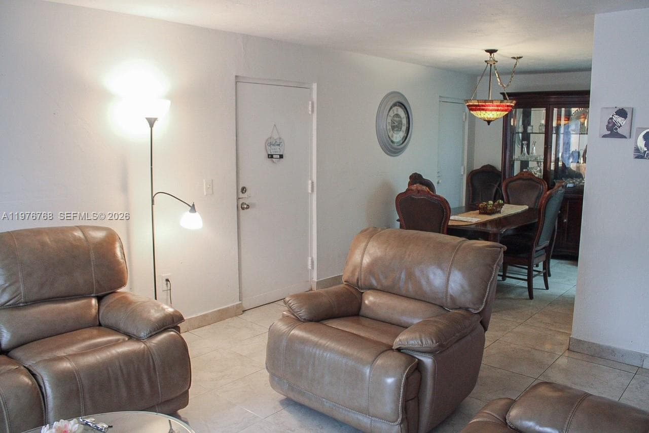 10818 N Kendall Dr # R25, Miami FL 33176 — 5