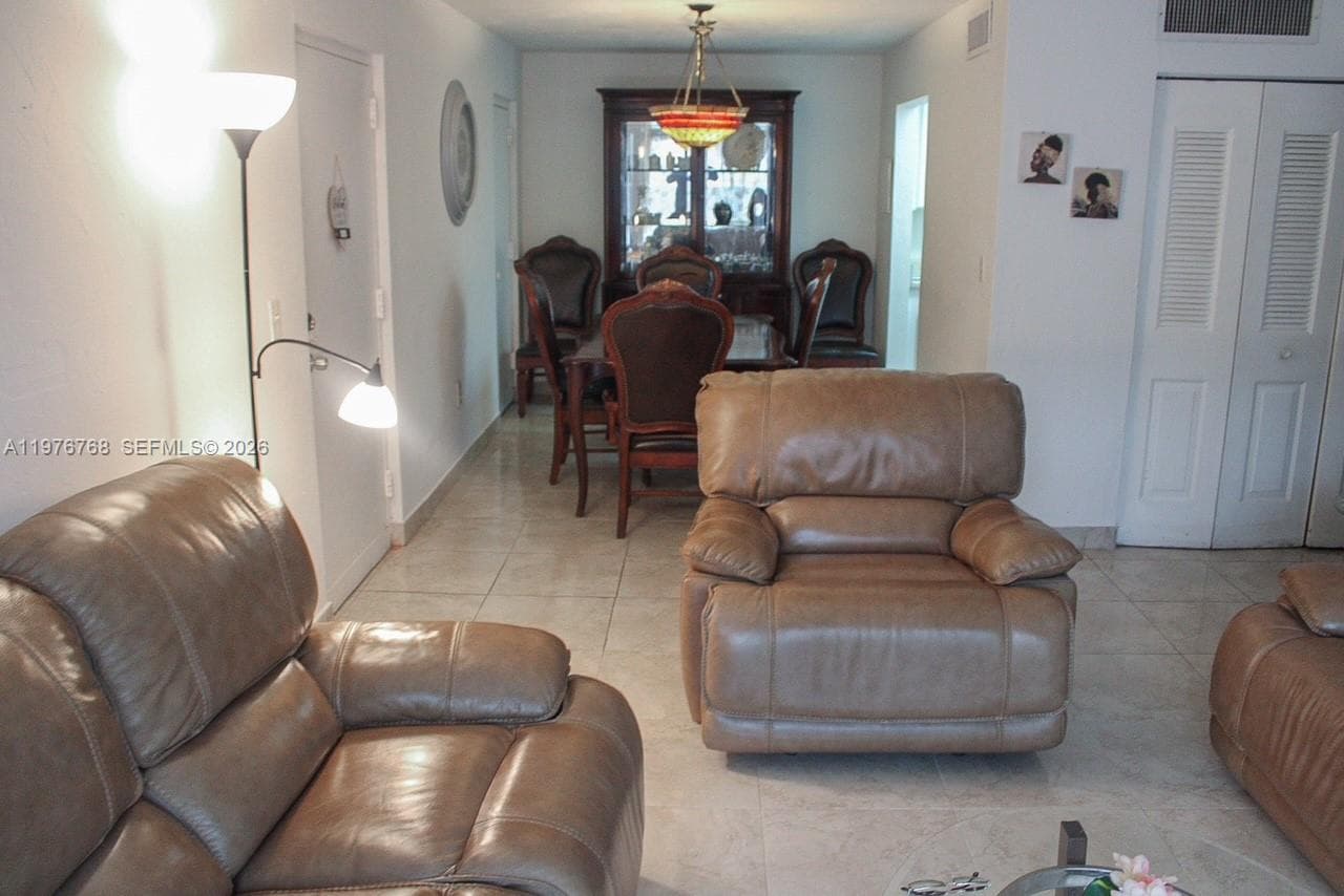 10818 N Kendall Dr # R25, Miami FL 33176 — 4