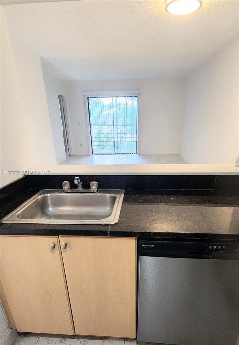 902 NE 209 St # 40, Miami FL 33179 — 2