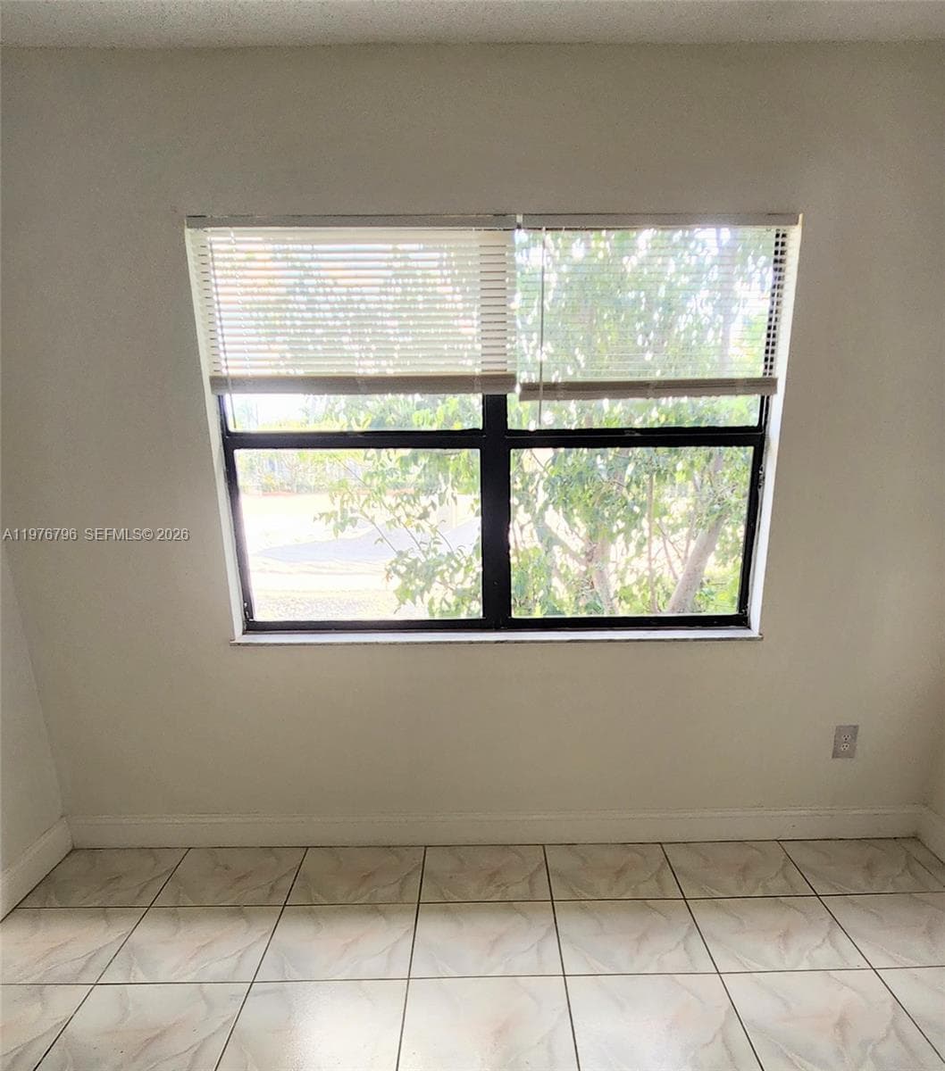 902 NE 209 St # 40, Miami FL 33179 — 13