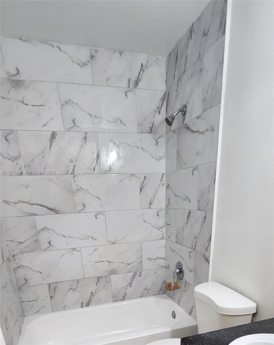 902 NE 209 St # 40, Miami FL 33179 — 7