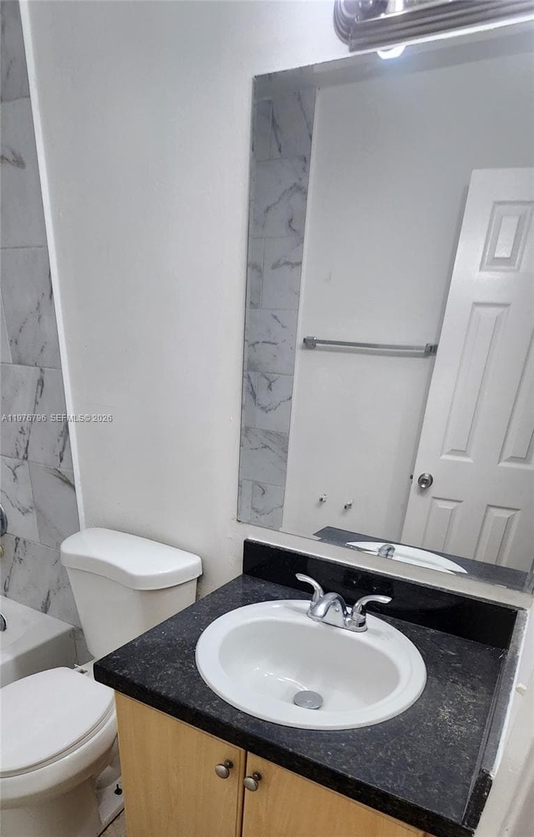 902 NE 209 St # 40, Miami FL 33179 — 8