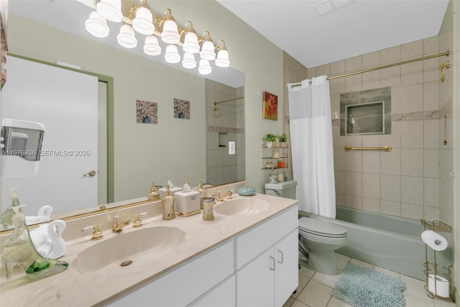 18201 SW 87th Ave, Palmetto Bay FL 33157 — 15