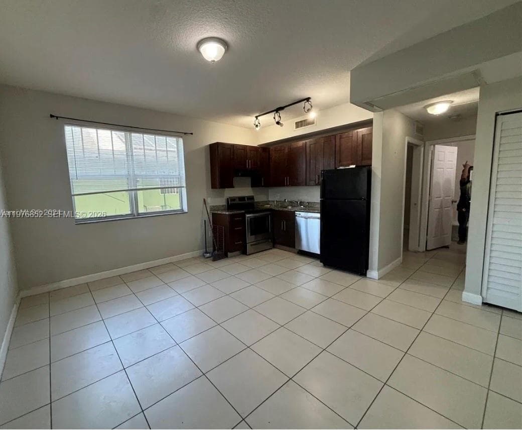 843 SW 13th AV # 201, Miami FL 33135 — 3