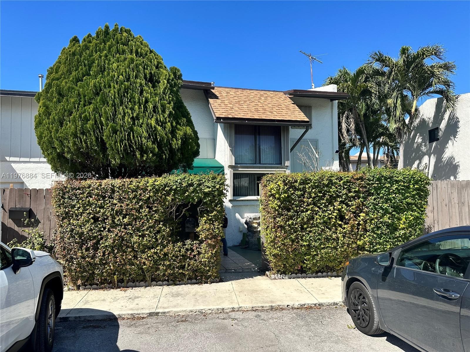 Snapper Creek Townhouse S, Miami, FL — 1