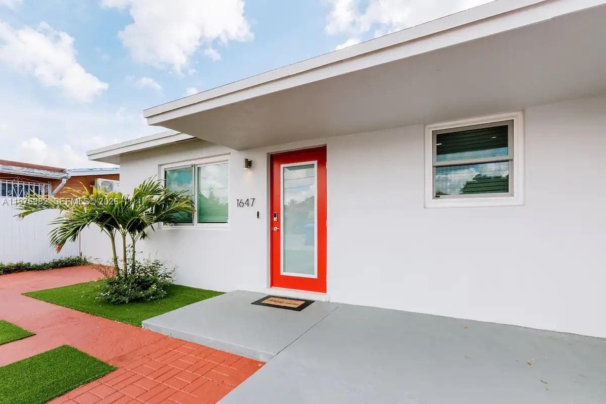 1647 NW 29th Ave, Miami FL 33125 — 2