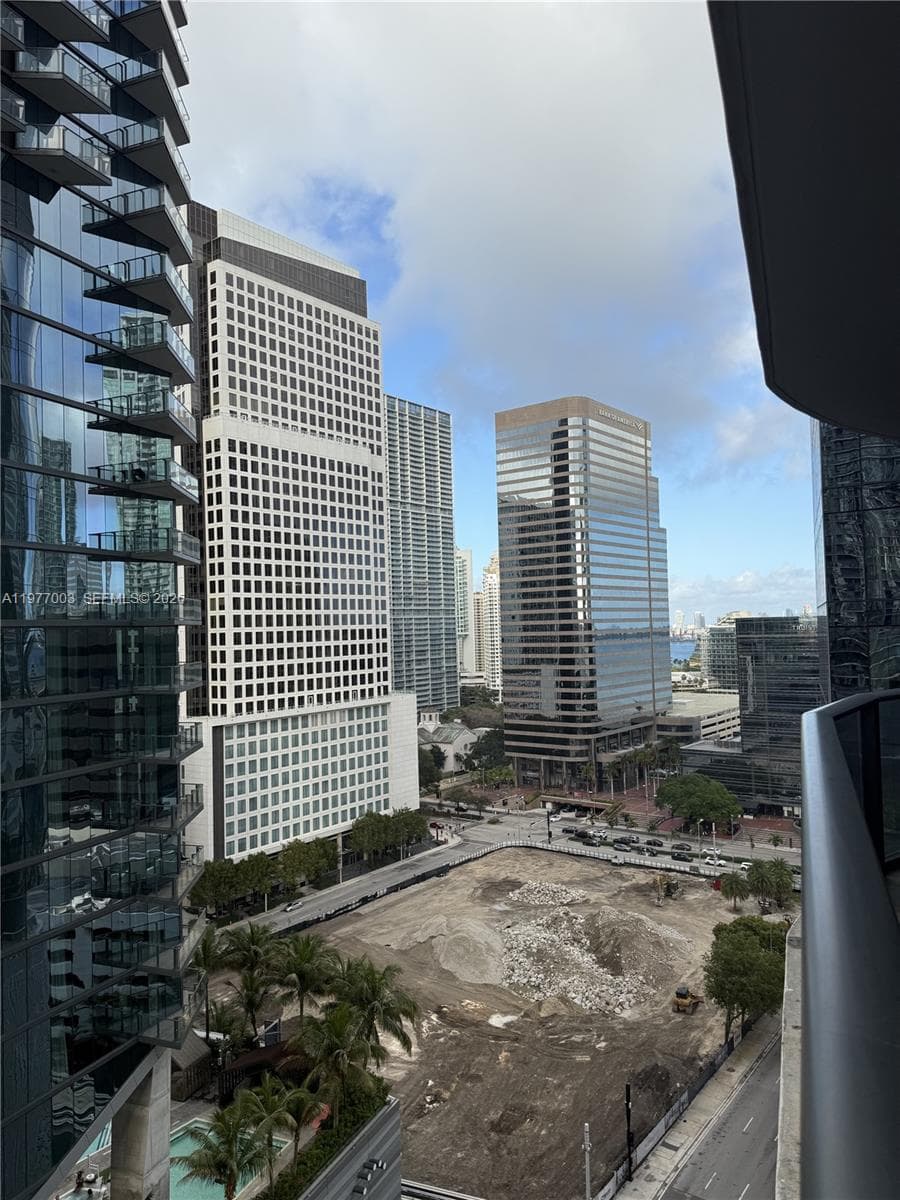 801 S Miami Ave # 1705, Miami FL 33131 — 37