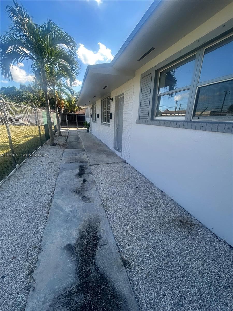 2929 NW 47th St # 2, Miami FL 33142 — 2