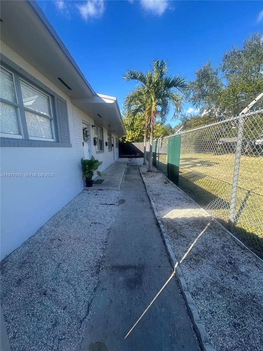 2929 NW 47th St # 2, Miami FL 33142 — 3