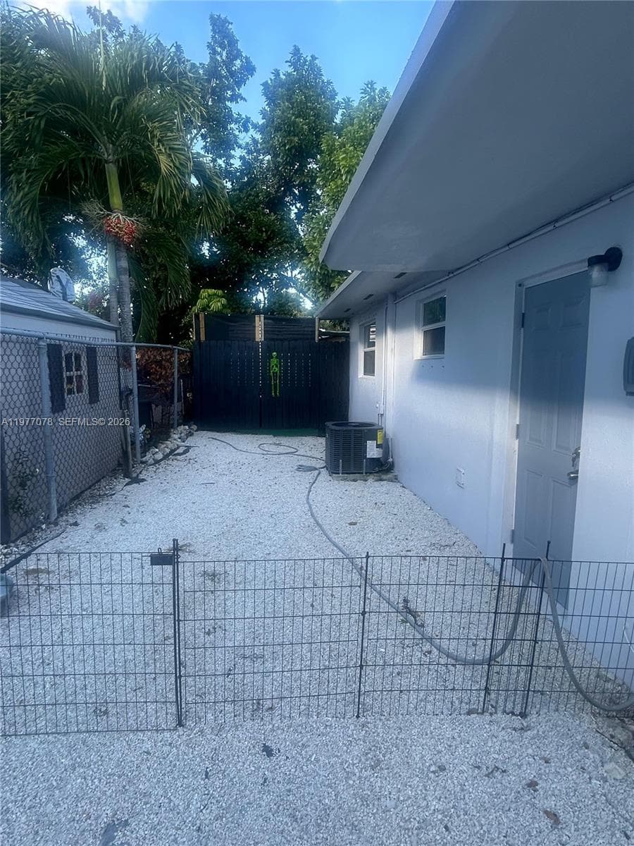 2929 NW 47th St # 2, Miami FL 33142 — 15