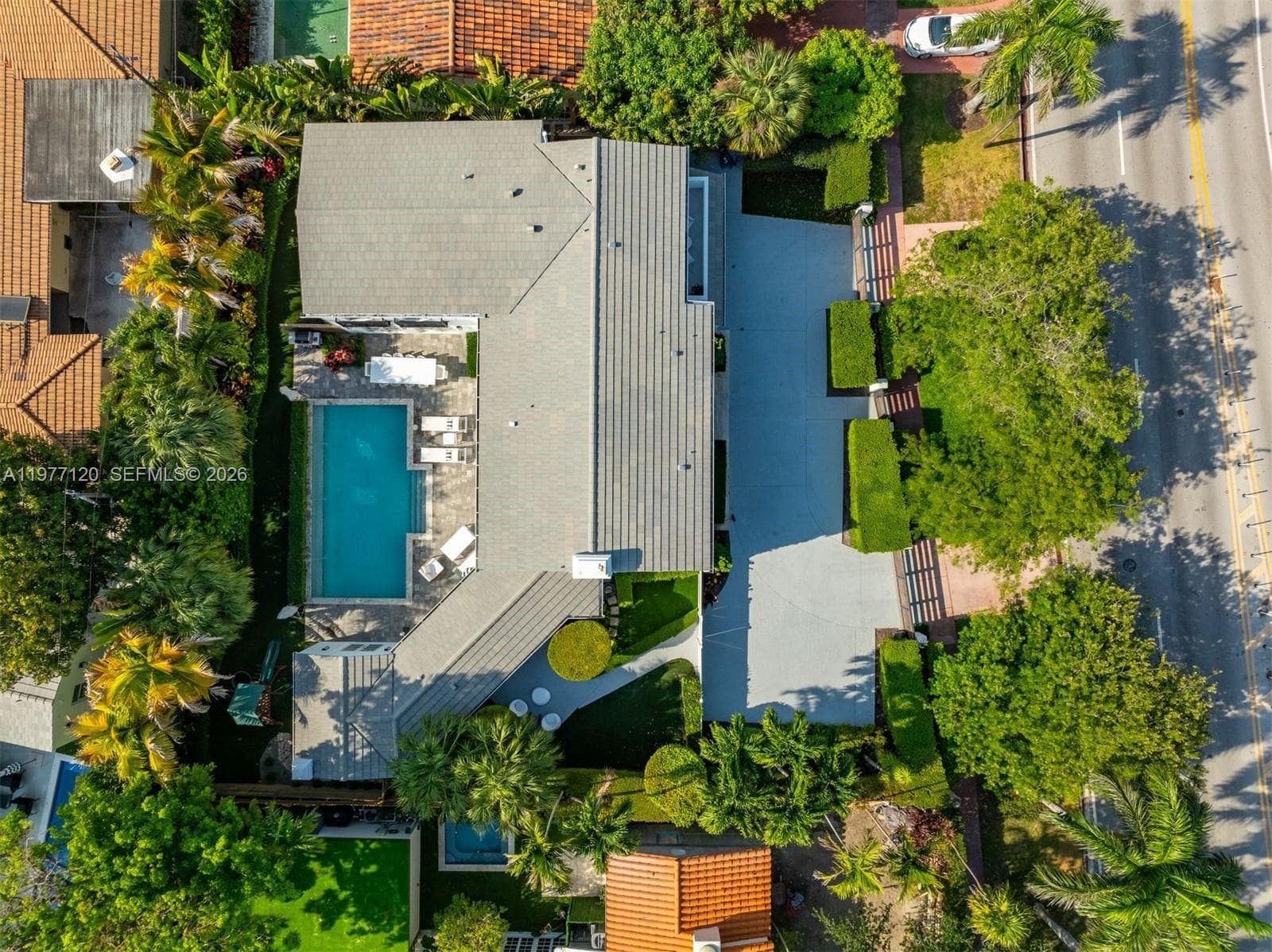 2887 Pine Tree Dr, Miami Beach FL 33140 — 42