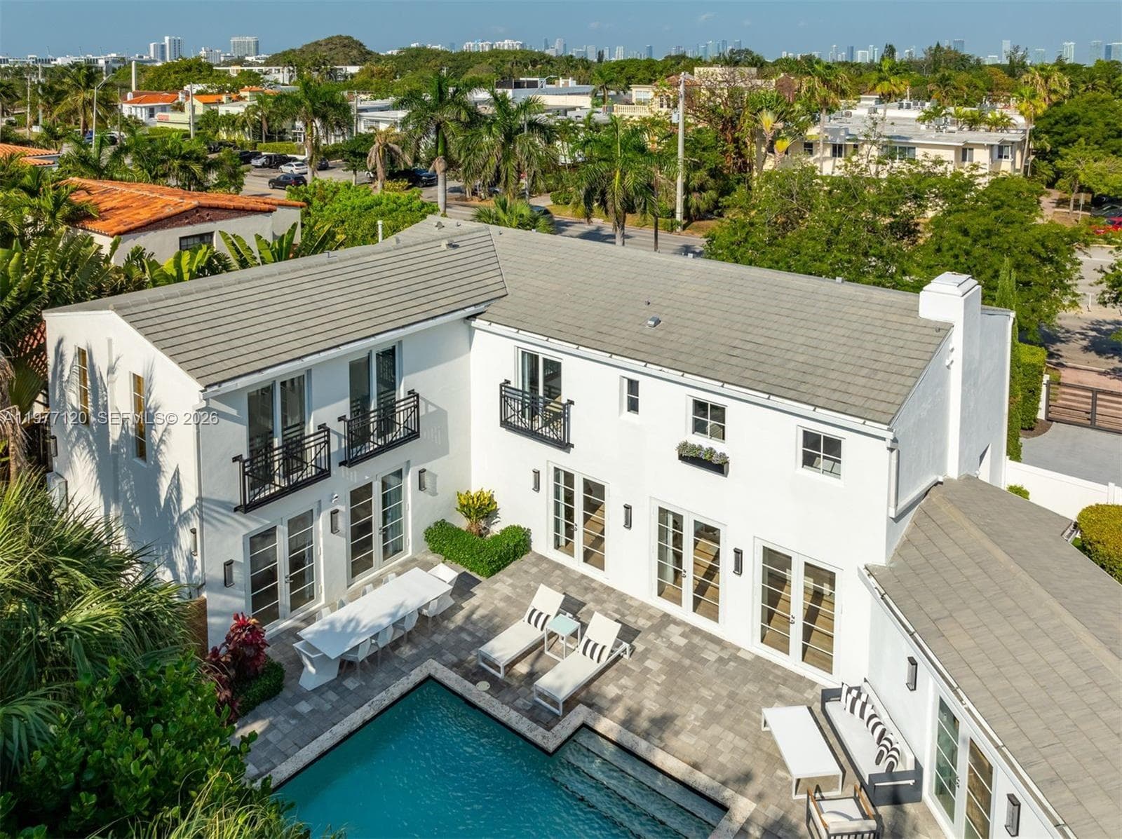2887 Pine Tree Dr, Miami Beach FL 33140 — 43
