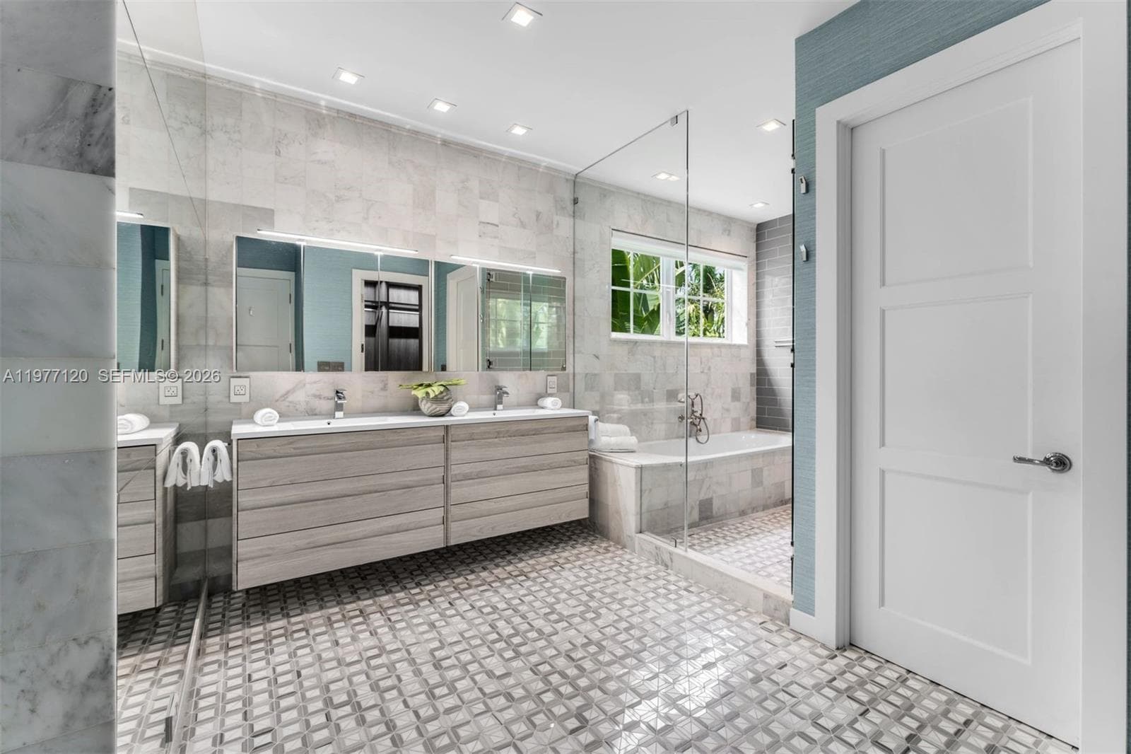 2887 Pine Tree Dr, Miami Beach FL 33140 — 22