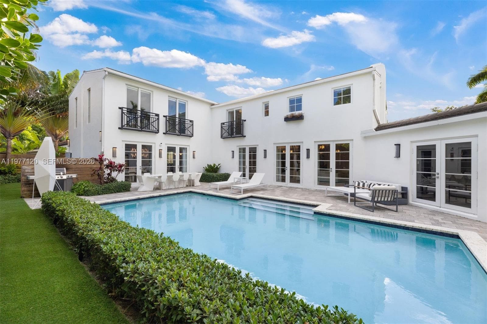 2887 Pine Tree Dr, Miami Beach FL 33140 — 1