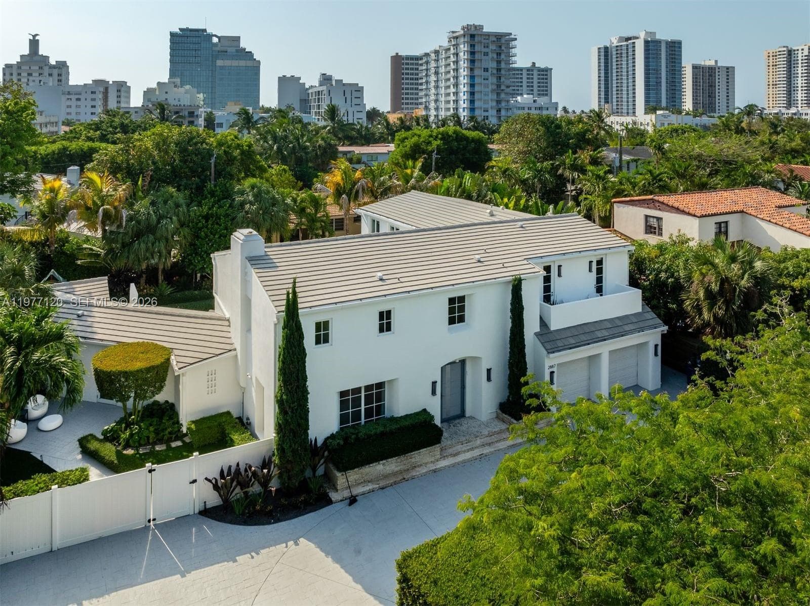 2887 Pine Tree Dr, Miami Beach FL 33140 — 41