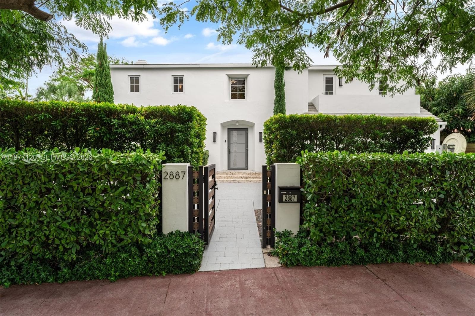 2887 Pine Tree Dr, Miami Beach FL 33140 — 4