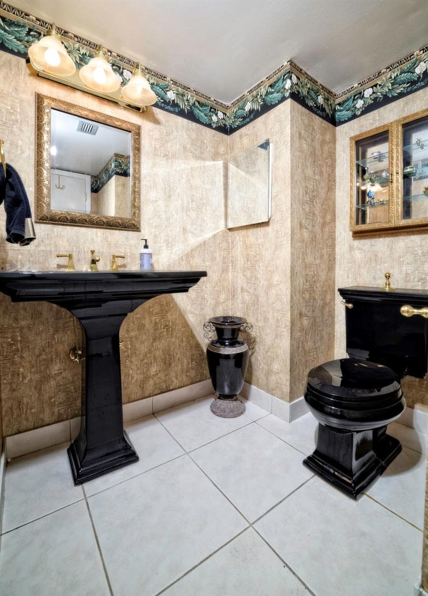 18081 Biscayne Boulevard # 403, Aventura FL 33160 — 19